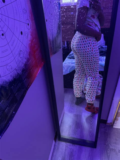 'bubble butt femboy' Search .